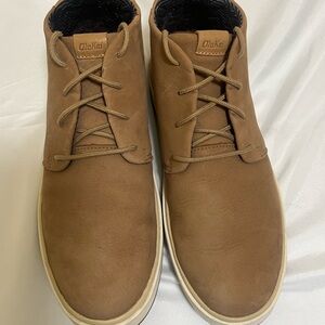 OluKai Men's Tan Chukka Boots